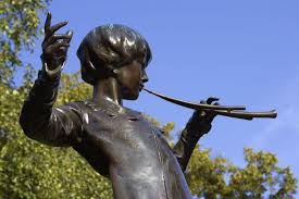 Detailed Information About The Peter Pan Statue In Kensington Gardens Kensington Gardens Downton Abbey Tour Peter Pan