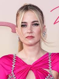 Eliza Bennett's Instagram, Twitter & Facebook