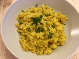 La quinoa es uno de los granos más importantes de los andes y, aunque técnicamente para que tus platillos tengan un ingrediente rico y saludable, te comparto mi tip para saber cómo cocinar quinoa. Risotto De Quinoa A La Curcuma Mastercocinillas