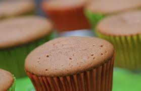 كب كيك مفاجأة بالشوكولاتة Recipe Desserts Cupcake Cakes Food