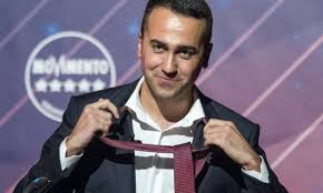 Luigi di maio è un politico italiano, dal 5 settembre 2019 ministro degli affari esteri e della nel 2007 , di maio apre il meetup di pomigliano d'arco , aderendo così all'iniziativa di beppe grillo , il quale. Italy Di Maio Resigns As Five Star Leader Eurotopics Net