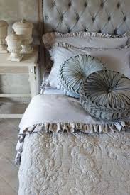 I tessuti provenzali appartengono allo stile shabby e country chic e sanno sapientemente decorare i vostri ambienti, facendovi respirare. 100 Boutis E Trapunte Provenzali Ideas Shabby Bed Shabby Chic