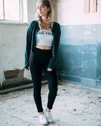 Yeni Sezon Ile Hafta Sonuna Rahat Ve Cool Baslayin Sweat Urun Kodu H10290 24 95 Tl Jean Urun Kodu Pn8947 34 95 Tl Siparis V Moda Stilleri Moda Giyim
