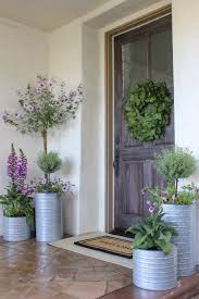 Invite Your Visitors To Your House Regardless Of The Season With These Fun Front Door Flower Pot Ideas Simila Vorgarten Ideen Vorgarten Gartengestaltung Ideen
