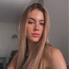 Abril Vásquez Martínez