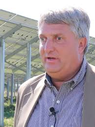 UMN Morris mixes cows and solar