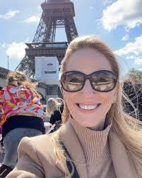 Bonjour! Paris recap!! 🇫🇷 I could have honestly chosen 10 photos just of  the Eiffel Tower alone. 😍 It’s amazingly photogenic no matter the angle,  distance, weather or time of day. I probably could ...