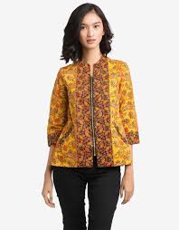 Baju batik, baju muslim, sarimbit keluarga, seragam batik, jilbab, kerudung, telekung / mukenah khusus. Model Baju Batik Wanita Simple Elegan Desain Blus Model Pakaian Model Pakaian Baru