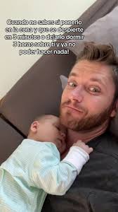 El Bebe Duerme Con Papa