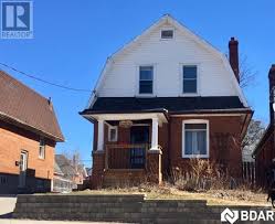 We will hire a car whilst in canada, but would prefer going into toronto by train, is this possible from barrie? 33 Toronto Street Barrie Ontario L4n 1t8 20471558 Your Barrie Real Estate Team