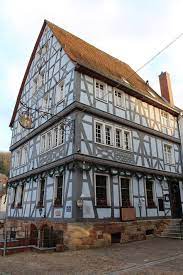 Das historische und imposante fachwerkhaus ist neben der abteikirche, das bekannteste gebäude der kleinstadt otterberg. Blaues Haus In Otterberg Otterberg 24