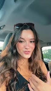 Jessica Renken's Instagram, Twitter & Facebook