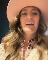 New single “Walk Tall” is out today ! Link in Bio to listen !!!!  @kristianbush private__need_to_breathe @alyssabonagura @ottestad