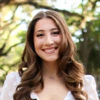 Julianna Kaufman's Instagram, Twitter & Facebook