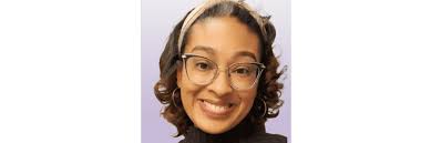 Estee Smith's Instagram, Twitter & Facebook