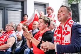 Reprezentacja polski, wicemistrzowie świata, mistrzowie europy, walczyć. Ms Siatkowka Mecz Polska Brazylia Tak Andrzej Duda Kibicuje Naszym Polityka Wiadomosci Gazeta Pl