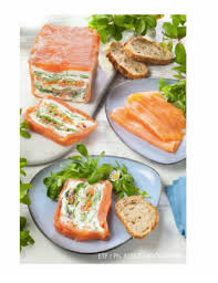 Le saumon est un riche goût de poisson et est bénéfique pour la santé. Terrine Froide De Saumon Fume Aux Herbes Et Petits Legumes Cookissime