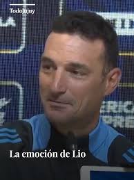 Lionel Scaloni se emociona en conferencia de prensa