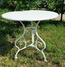 Auf dem balkon, im wintergarten oder im garten, dieses tolle wohnaccessoires zaubert orientalischen flair in ihr zuhause. Bistro Garten Tisch Noelie Rund