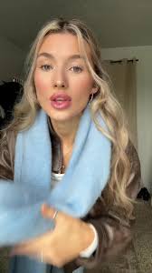 Shes a warm scarf 😊😊😊 #scarf #scarves #winterfashion #fashion  #fallfashion #outfitideas