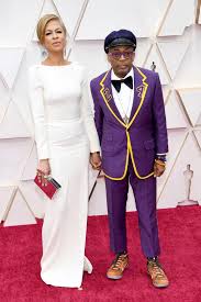 Spike lee has been recognized by the location managers guild international with their trailblazer award for his innovative and collaborative use of locations as a distinct character in his films. Oscars 2020 Die Schonsten Paare Von Roten Teppich Gala De