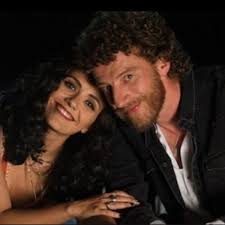 La mia banda suona il rock è un brano scritto e interpretato da ivano fossati contenuto nell'album omonimo pubblicato nel 1979. Andrea Di Io Sono Mia E Il Ripiego Per Ivano Fossati Che Ha Scelto Di Non Essere Citato