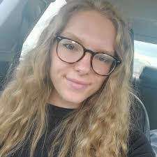 Kate Thacker's Instagram, Twitter & Facebook