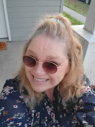 I'm a tired mom working online at night