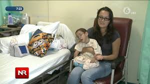 Es posible que los lactantes y los niños pequeños con lesiones cerebrales no tengan la capacidad de indicar que tienen dolores de. Nino De Dos Anos Con Paralisis Cerebral Lucha En Terapias Por Mejorar Youtube