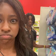 Hello everyone!! My name is Kayla Bethea and I'm from DC! I am so excited  to attend Yale and meet my fellow Yalies!!! Go Bulldogs 💙💙!! A little  about me: