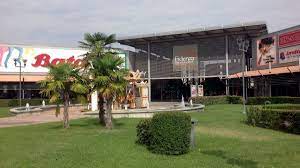 Fidenza station is 25 minutes by foot. Dieci Anni Di Fidenza Shopping Park La Repubblica