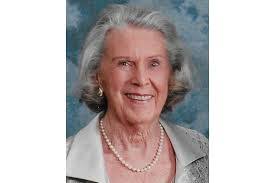 Bette Fox's Instagram, Twitter & Facebook