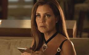 Adriana esteves mudou o visual, de cabelos escuros ela conta que já se prepara para a trama 'amor de mãe'. Adriana Esteves Sobre Contracenar Com Vladimir Brichta Ai E O Auge Do Prazer Em Todos Os Sentidos Notas Glamurama