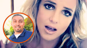 Always weasels his way back': Britney Spears ignoring 'red flags' of  married boyfriend currently in hiding as his wife tries to storm the  singer's mansion