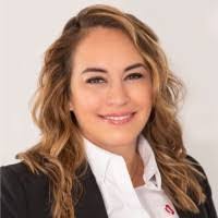 Hollie Snell's Instagram, Twitter & Facebook