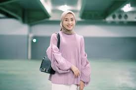 Bisa dari item yang baru kamu beli ataupun item yang sudah ada. 10 Tren Fashion Hijab Terbaru Dan Kekinian Ala Selebgram Sudah Punya