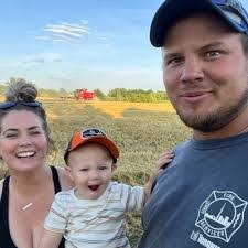 Jennifer Gingell's Instagram, Twitter & Facebook