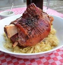 Knusprige Schweinshaxe Rezept Mit Sauerkraut Rezept Schweinshaxe Rezept Rezepte Einfache Gerichte