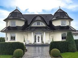 Eine großzügige villa mit poolanlage im garten, ein loft über den dächern von berlin oder ein altes herrenhaus in den weinbergen: Luxus Hauser Neubau Mur Mit Stilhaus