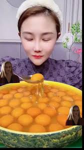 #chinacomiendo #huevoscrudos #🥚#enparatiiiii #fypシ #foryou #fyp #viral  #enparatiitiktok🤗💯