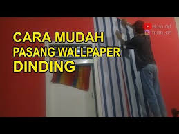 Tips cara memasang wallpaper, sangat mudah hanya dalam 3 jam dengan biaya cuma rp 750 ribu, ruangan rumah jadi keren. Cara Mudah Pasang Wallpaper Dinding Youtube Cara Wallpaper Dulux