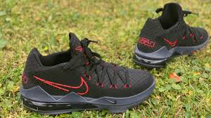 Tênis lebron 17 low branco, azul e vermelho nike. Lebron 17 Bred Low On Foot And Detailed Look Youtube