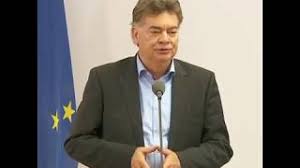 Aber was steckt hinter dieser typischen geste von angela merkel? Comeback Der Merkel Raute Die Werner Kogler Raute Youtube