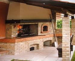 Rosa costruzione in opera camino tradizionale con marmo barbecue combinato con forno da pizza, con mattoni tavella e sassi, trave vecchio da recupero e soglia in pietra piasentina. Tavolo Forno Pizza Taverna Cerca Con Google Camino Esterno Caminetti A Legna Caminetti