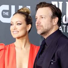 Although little is known about the movie's plot, don't worry, darling is set in an isolated, utopian community in the 1950s california desert. Harry Styles Olivia Wilde Why Everyone Is Talking About Them