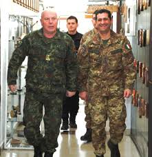 Il generale francesco paolo figliuolo è originario di potenza e ha maturato esperienze e ricoperto molteplici incarichi nella forza armata dell'esercito. Kfor Il Generale Figliuolo Incontra Il Capo Di Stato Maggiore Della Difesa Albanese L Osservatore D Italia
