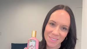 Amazon.com : Gucci Flora Gorgeous Gardenia Perfume for Women EDP Mini  Splash Top 0.16 Fl Oz : Beauty & Personal Care