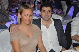 Eşkıya dünyaya hükümdar olmaz dizisinde hızır çakırbeyli karakterine hayat veren başarılı oyuncu oktay kaynarca'nın eski eşinin kim olduğunu biliyor. Oktay Kaynarca Kiminle Gece Turunda Yakalandi