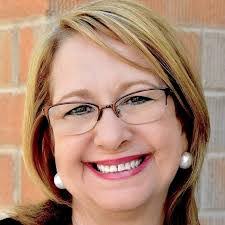 Deborah Thayer's Instagram, Twitter & Facebook