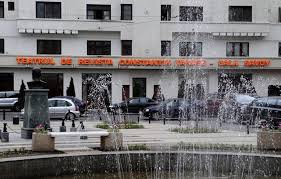 1 nebunii regeui = plin de umor , peste 70 % restul de 30 % umplutura, balet , dans si hello, am vazut aproape toate spectacolele de la c.tanase. Se Deschide Stagiunea 2019 2020 La Teatrul De RevistÄ Constantin TÄnase Ultima OrÄ